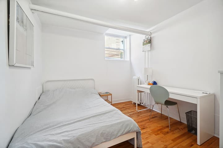 Dormitorio 2 y rincón escritorio nivel terraza