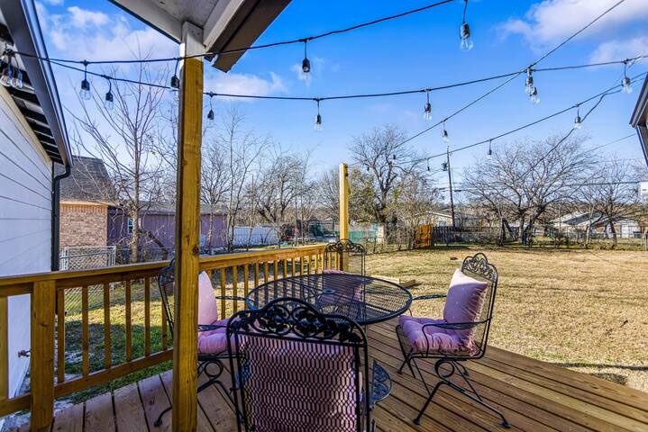 *Cosmic Cowgirl* 3 Min Uber to Stockyards! gallery image 5