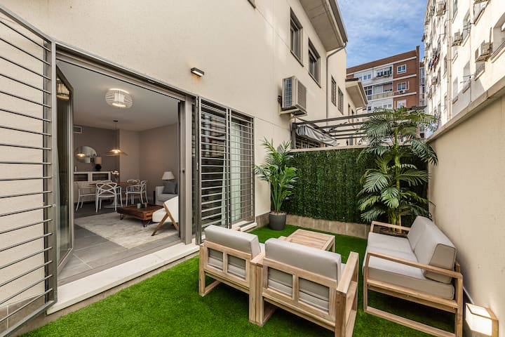 Retiro Park 1 Luxurious house with terrace