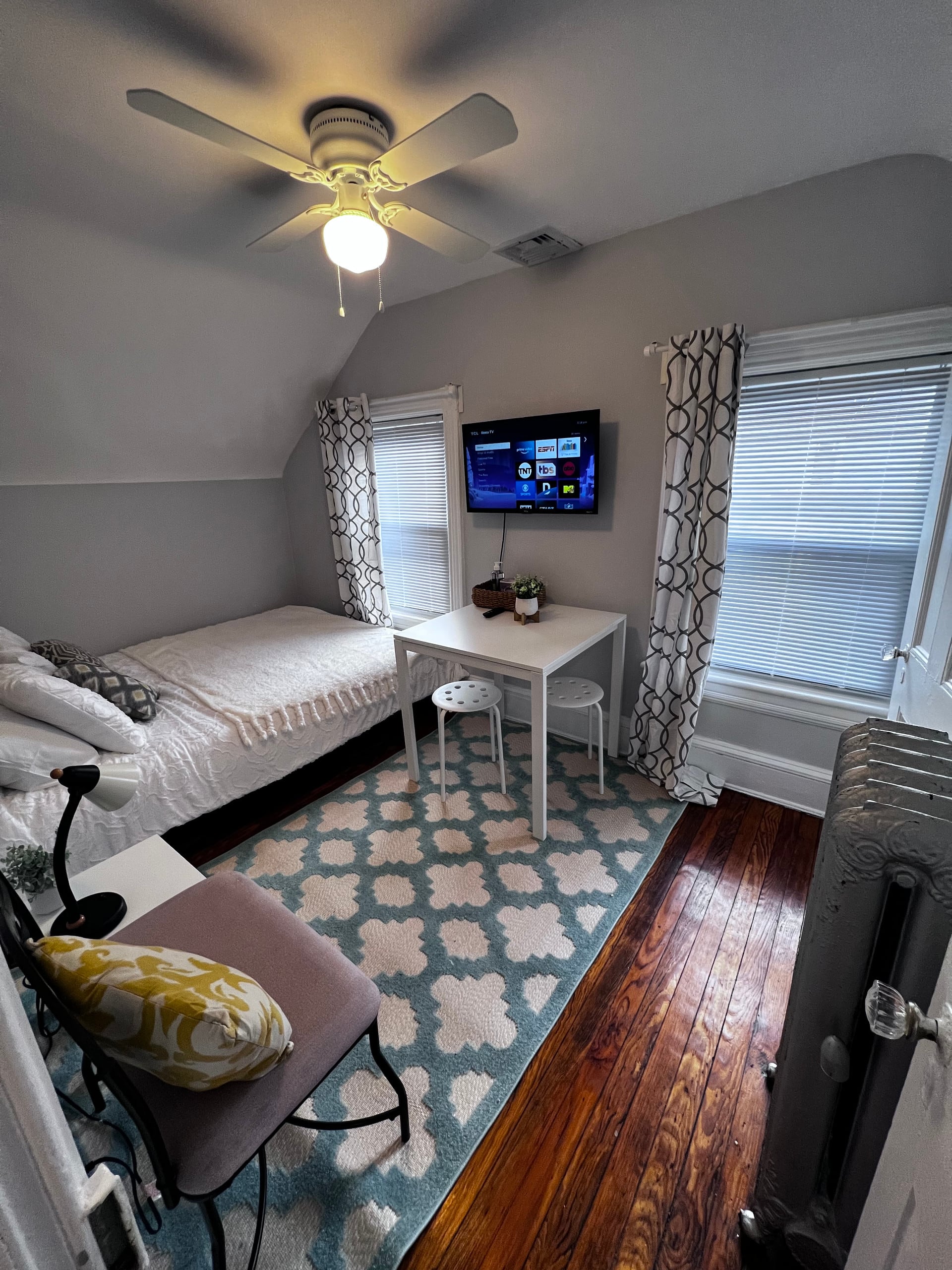 Luna’s lovely cozy guest suite in Richmond Hill