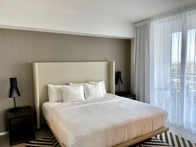 Hyde Beach House Lux Apartment gallery image 3