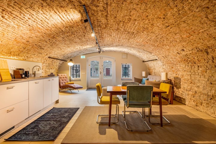 Luxurious renovated canal apartment on A+ Location