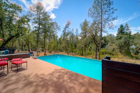 *Spring Special *Hot Tub *2200 sq ft *2 acres