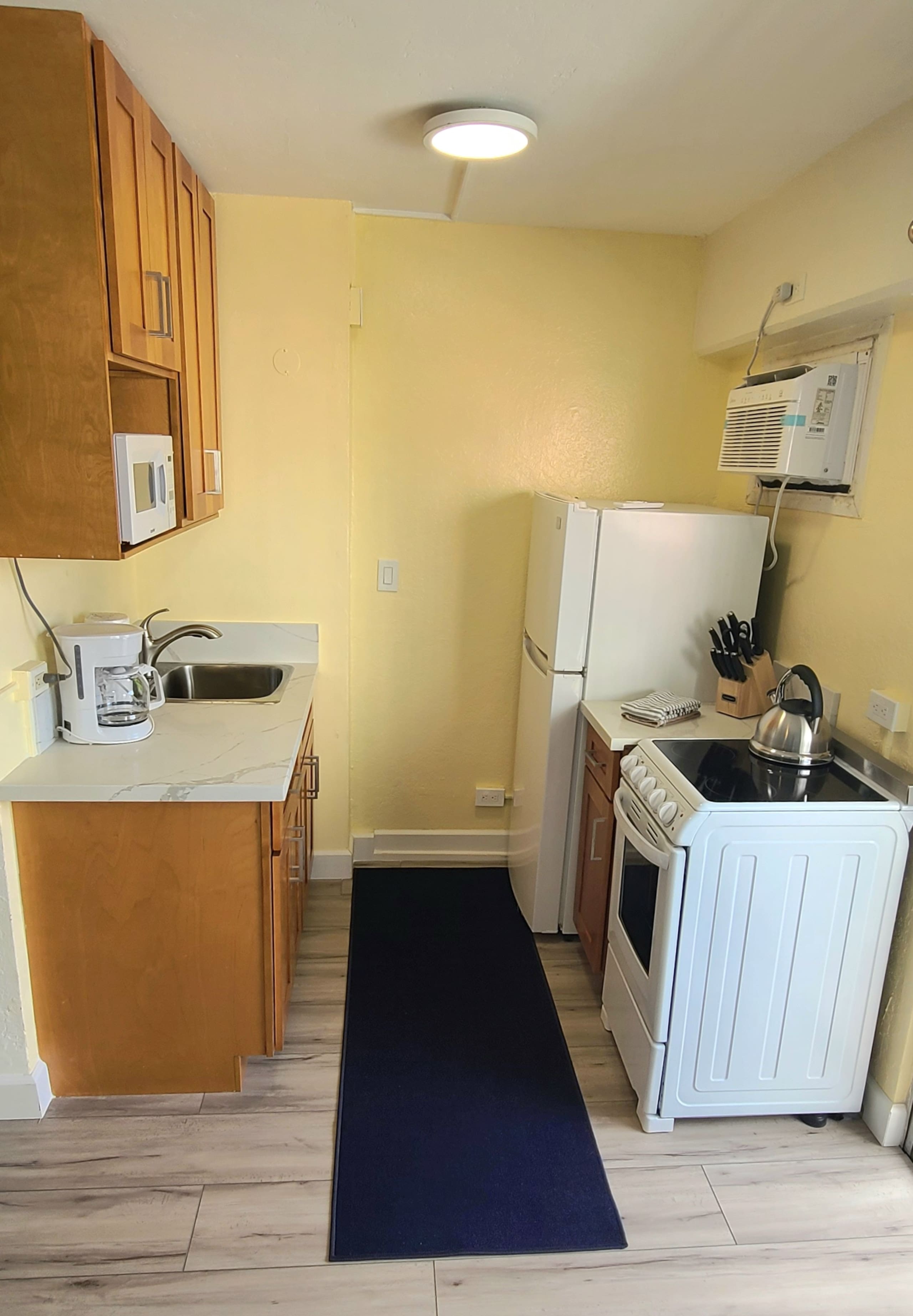 Hale Kai - updated corner unit with Ocean View - Image 10
