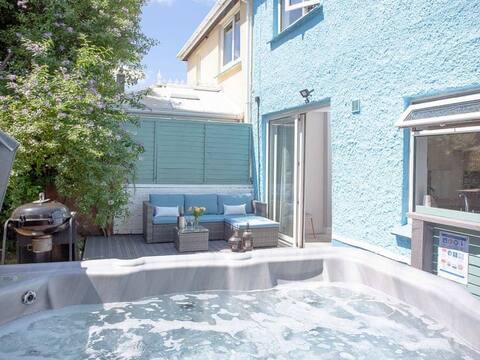Harbour retreat entire