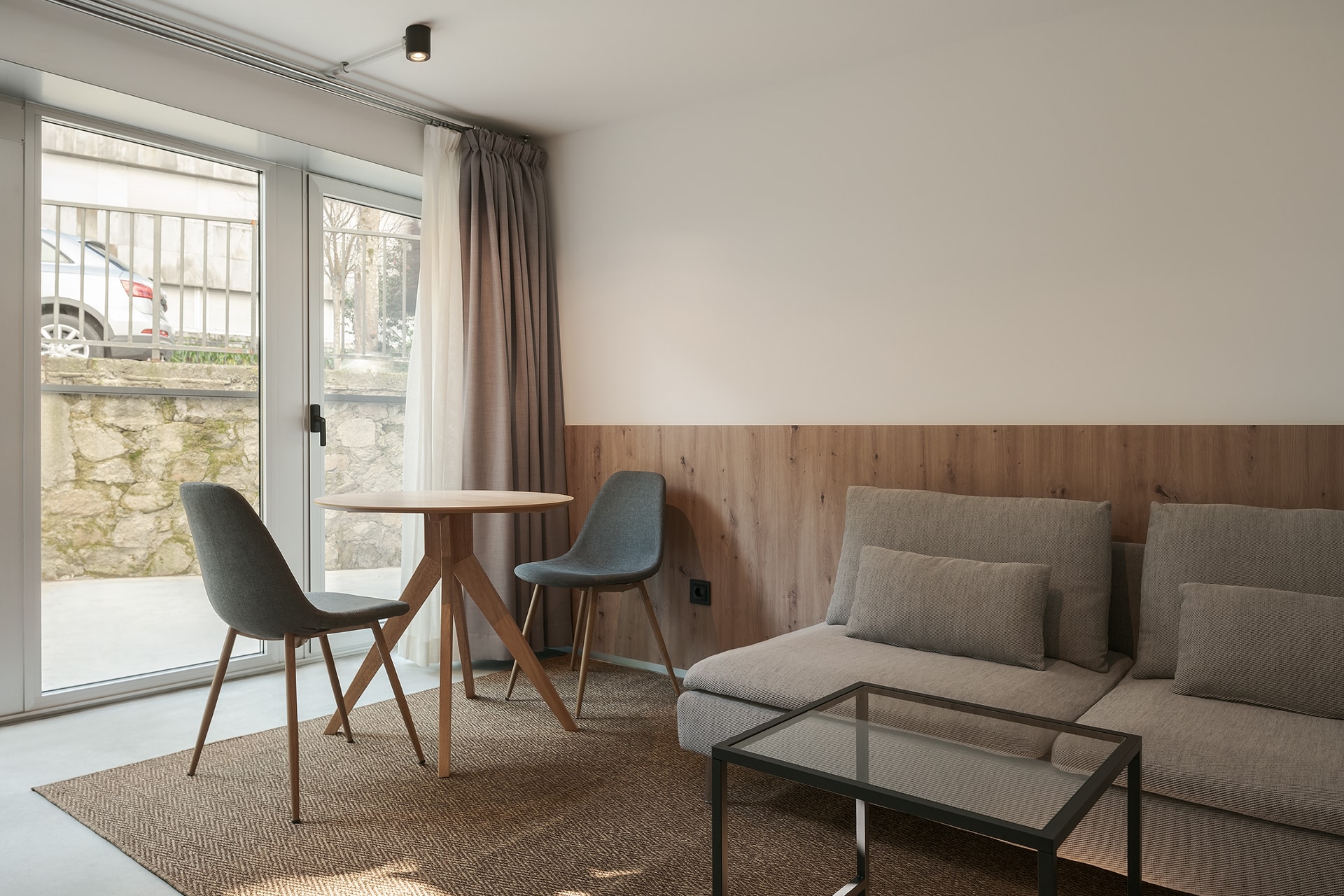 Hapartments 1, modern centrally-located apartment in po.
