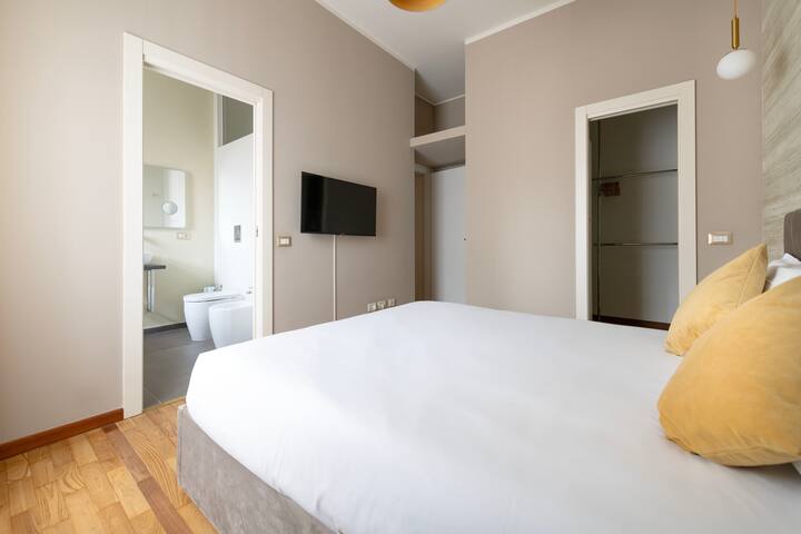 Charming 2 Bedrooms Apartment: New & Chic in Duomo gallery image 2