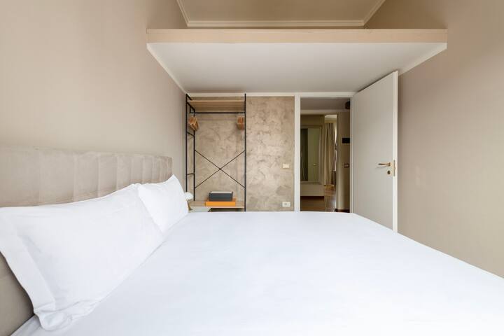 Charming 2 Bedrooms Apartment: New & Chic in Duomo gallery image 5
