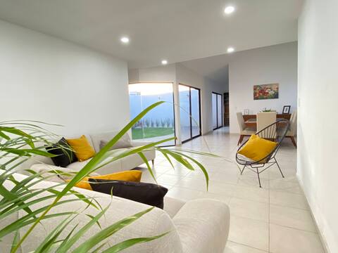 Casa San Gerónimo, spacious 10 min from Downtown