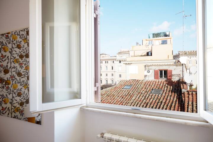 Large Apartment near Navona Square gallery image 4