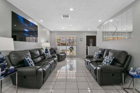 Tampa’s Paradise (Game Room and Heated Pool)