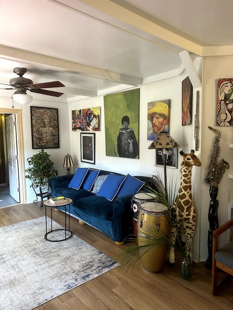 Successful Airbnb property: Juanito's Art & Nature Haven in Venetian Hills