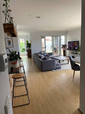 Torquay Family Beach House gallery image 4