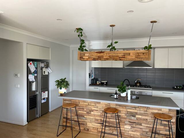 Torquay Family Beach House gallery image 3