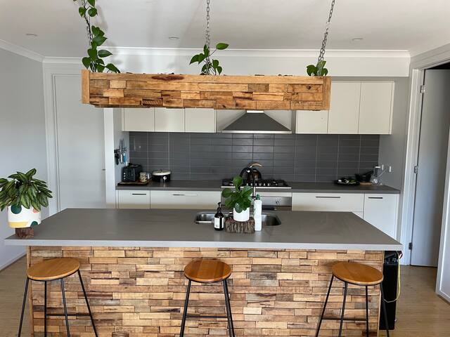 Torquay Family Beach House gallery image 2