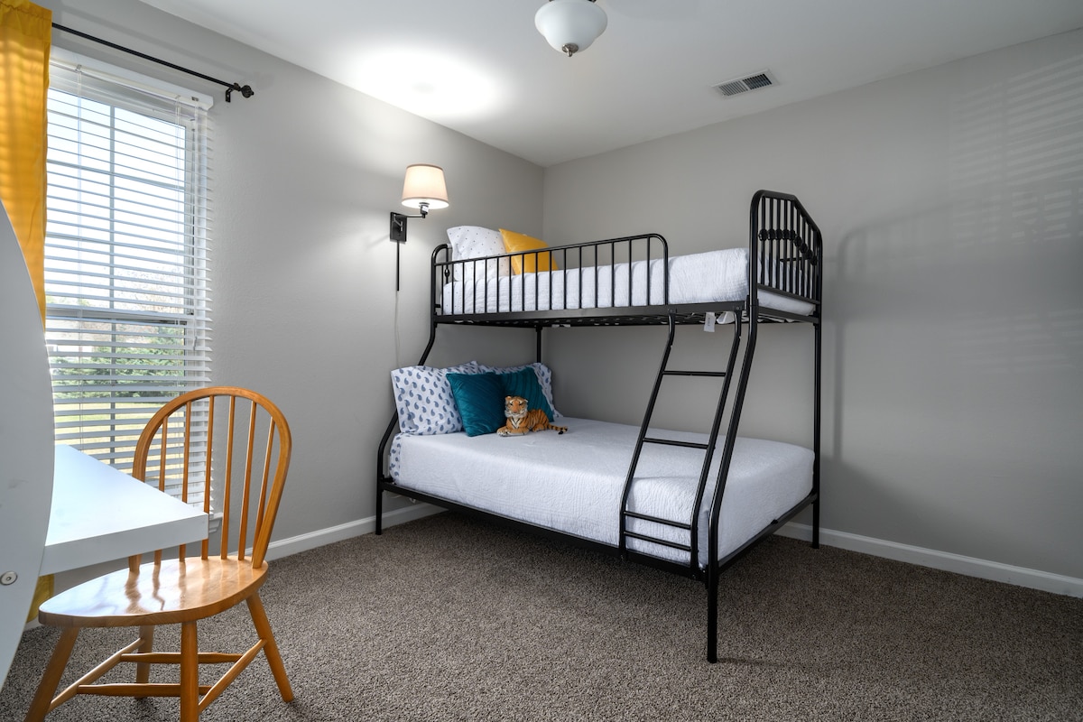 Spálňa s knihami v džungli