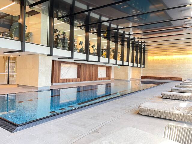 SkyHigh 2BR Apt with City View gallery image 2