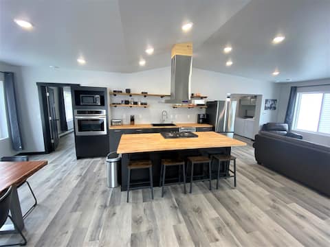 Up North Luxury w/Unmatched Charm! 2 miles to MTU!