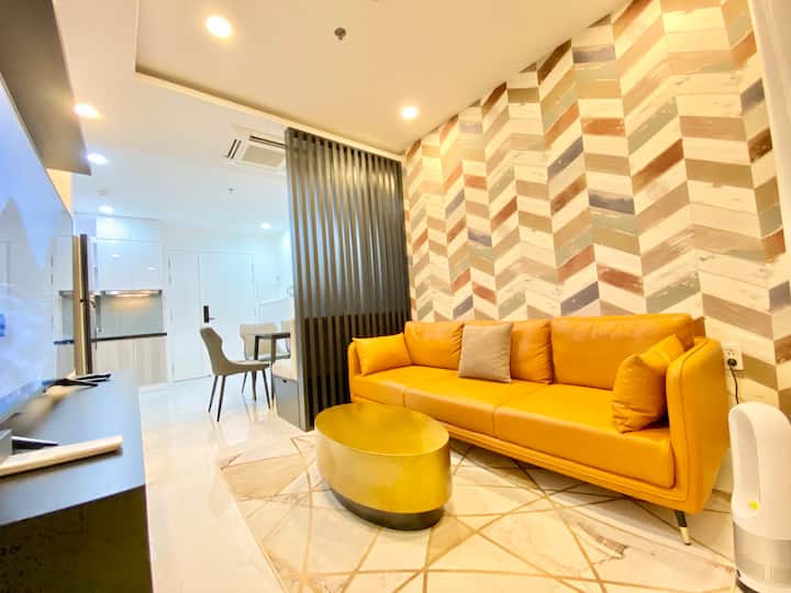 Rare Find-modern 2br With Balcony In Heart Of Hcmc - Ho Chi Minh-stad