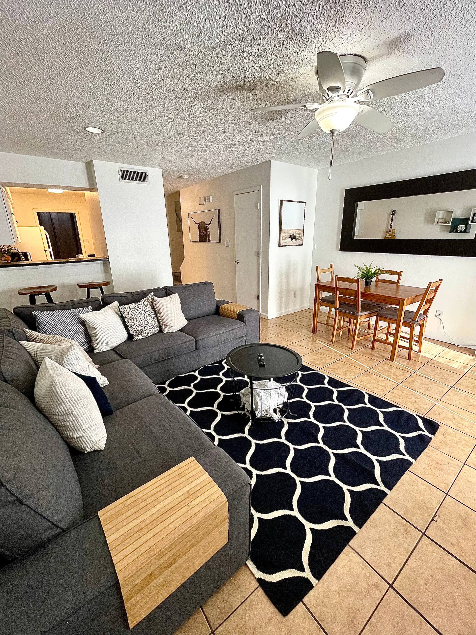 Townhome - 6 mile Stockyards - 22 Miles D- stadium