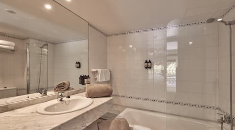 Twin Room Spa Access not included