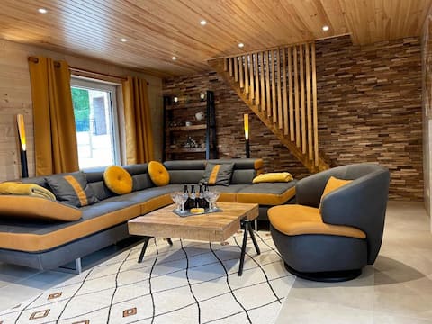 Popular Airbnb listing: Small house by the water in Hastière