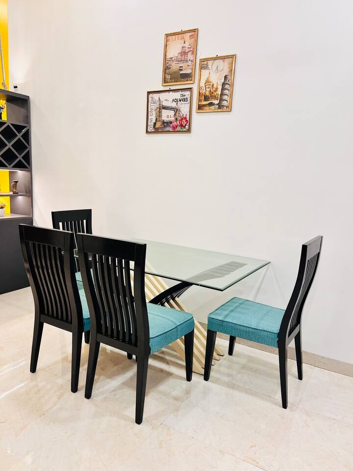Dining area image 4