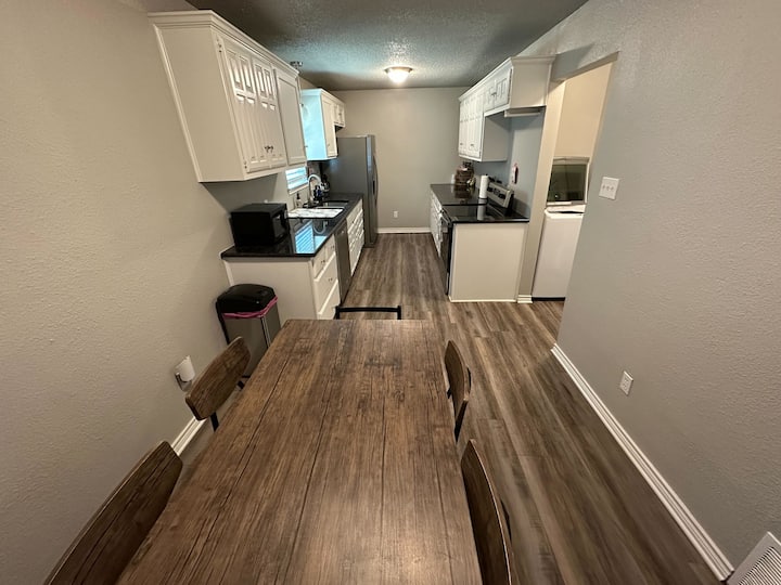 Stylish 3br | Dog Friendly | Near Lakes & Baylor - Belton, TX