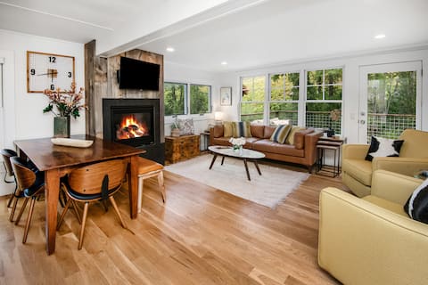 Stunning River Cabin 3BD/2BA Waterfront Deck+Views