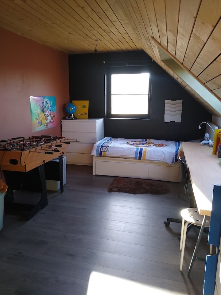Dormitorio 4 (segundo piso): cama individual