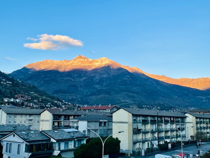 إطلالة خلابة على بيكا دي فيو عند غروب الشمس من منطقة الطعام! 