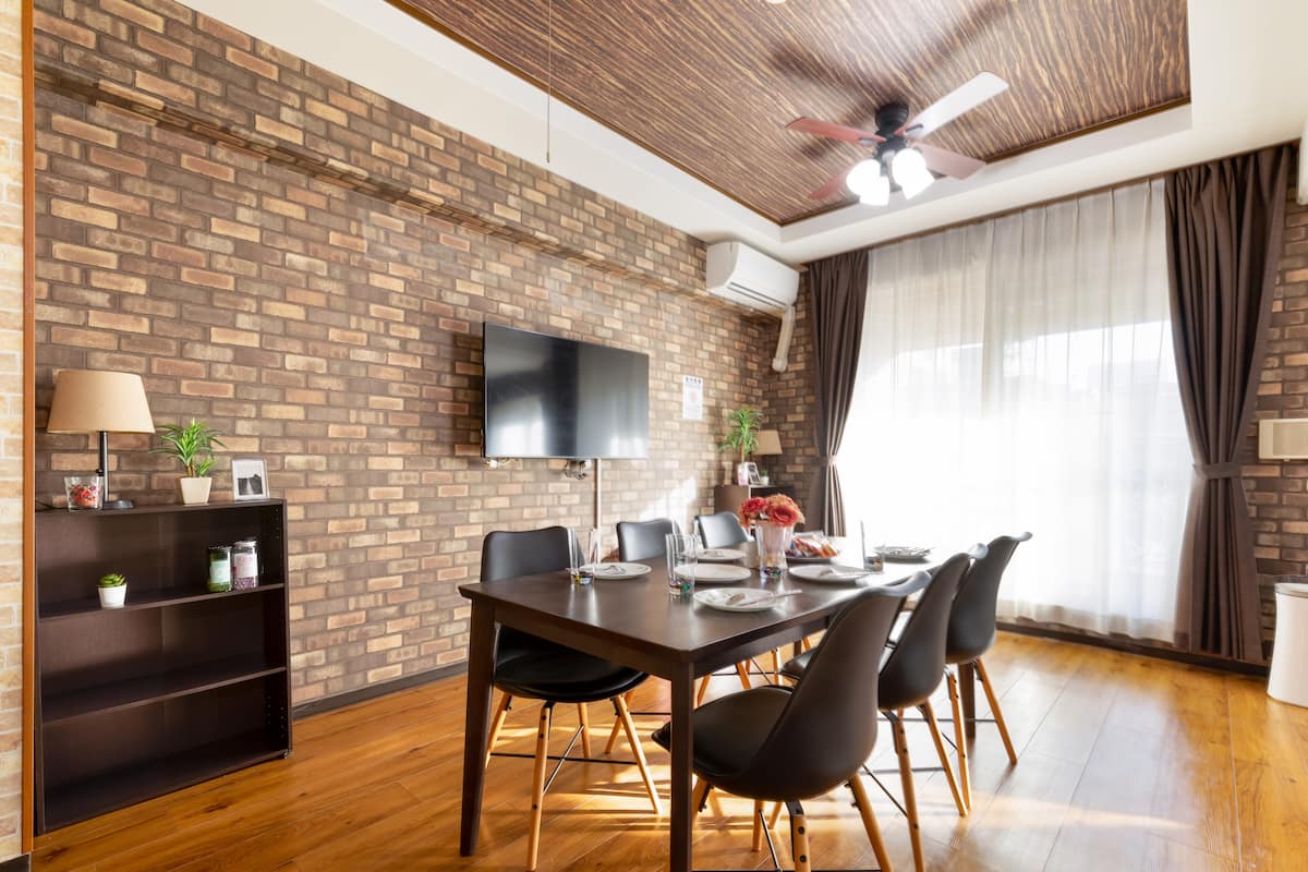 【晚秋】近西湖大两室一厅、定安路地铁口～直达西湖银泰、河坊街.南宋御街.