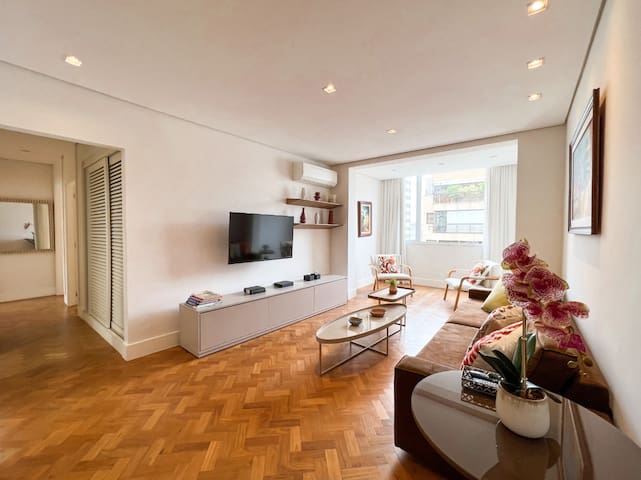 Sea breeze Tower Ipanema Beach