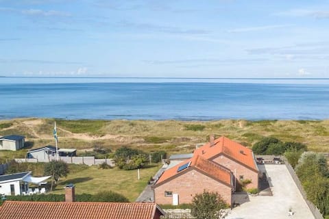 Modern villa - the sea as a neighbor