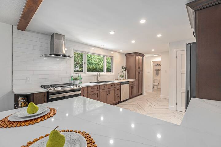 4 bed house with chefs kitchen gallery image 5