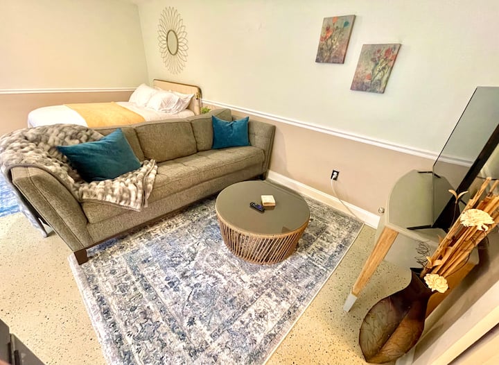 Sunshine Guesthouse - Jacksonville, FL