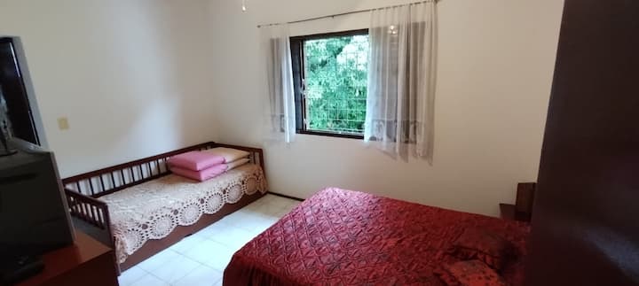 Suite interna nº 1 - cama de casal, bicama, tv e ventilador  de teto