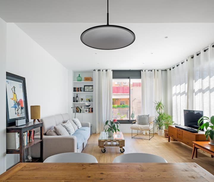 Modern Family Villa · Pool · 30 Min Barcelona - Corbera de Llobregat