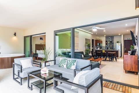 Best Location Sleeps10 @5thAve & Beach RooftopPool