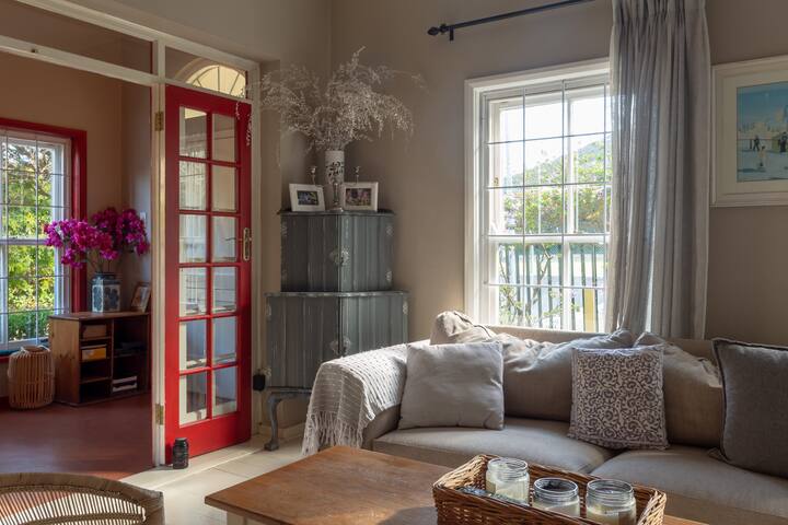 Kalk Bay home to rent gallery image 4