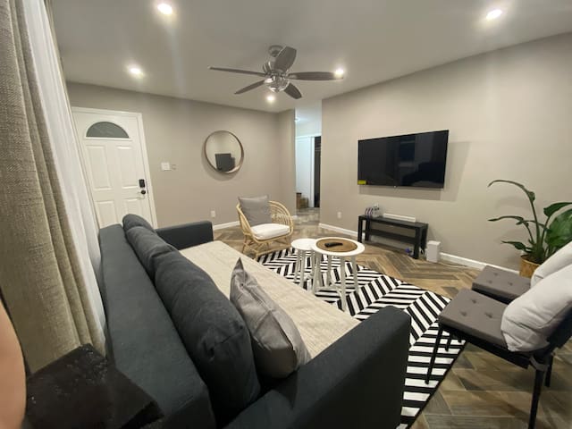 4B2B Entire House in Jersey City +Parking