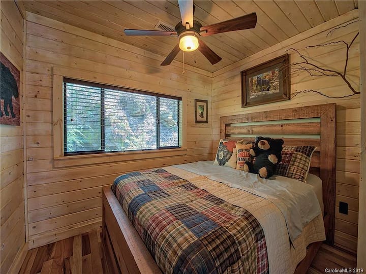 Second bedroom - Queen bed