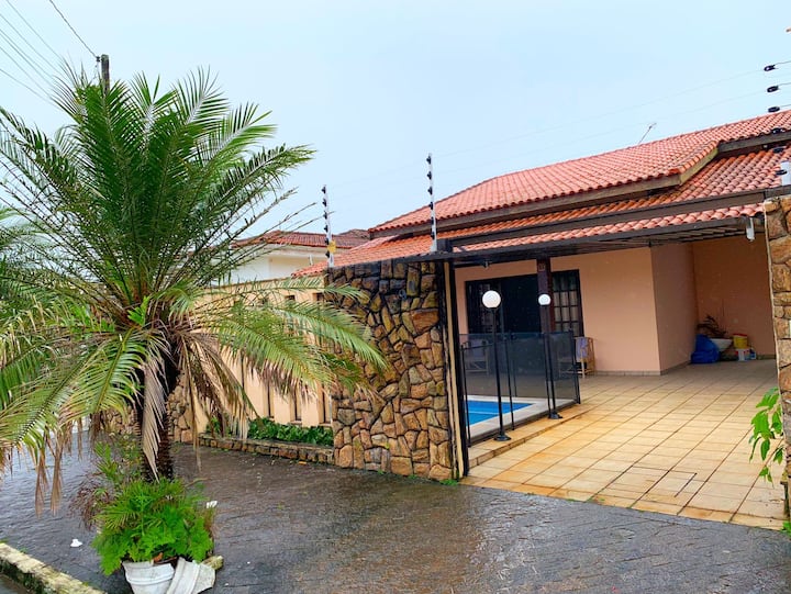 Casa Confortável à 390 M Da Praia - Praia Grande