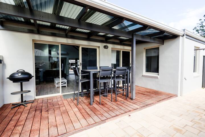 Beautiful Town House in Margs! gallery image 5