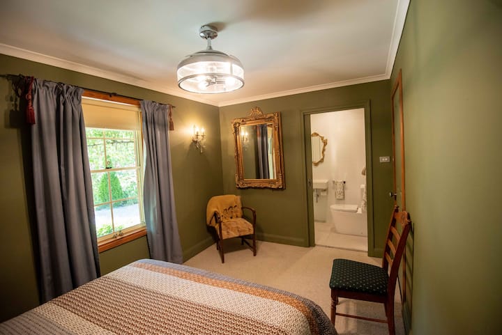 Camera 2 al piano terra con bagno interno