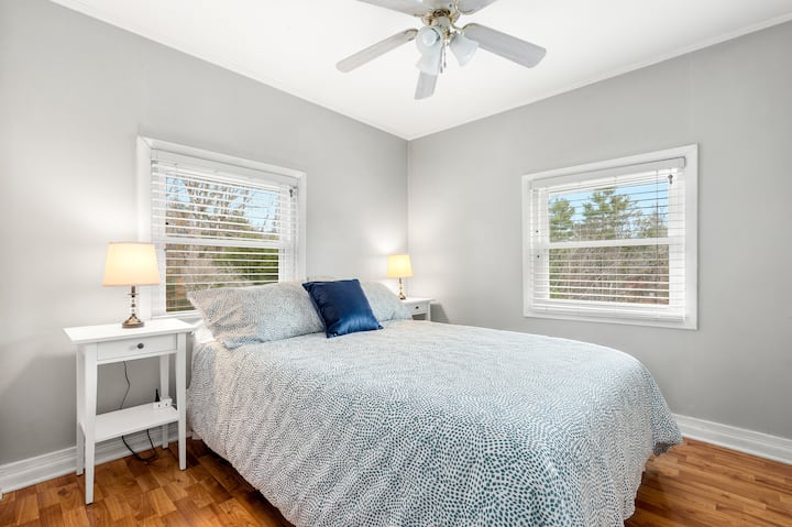 Საძინებელი 2 - სახლის უკანა მხარე