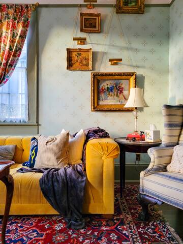 Eclectically Appointed Home w Salt Water Pool/Spa gallery image 4