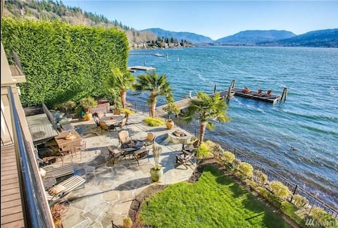 Stunning Luxury Waterfront Home