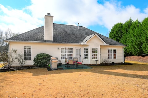 Cozy Ranch w outdoor space
