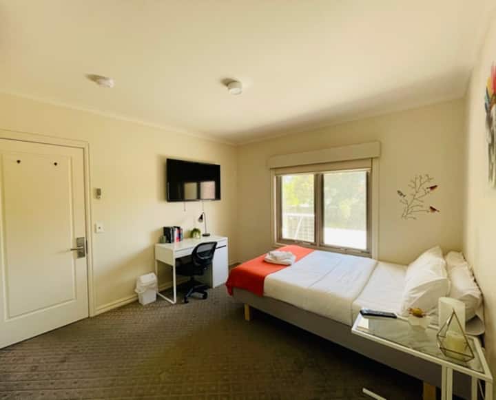 Comfortable Room in Brunswick! A/C,Queen Bed,TV Houses for Rent in